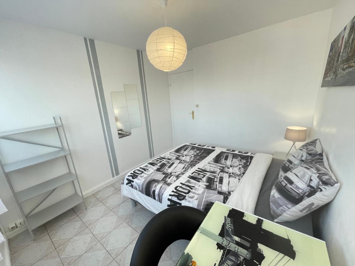 Chambre Privee En Colocation Dans Un Appartement Au Centre De Rillieux La Pape Exterior foto